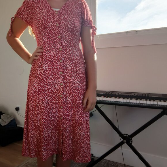 Buttoned down Cute red dress with white flowers - Picture 1 of 4